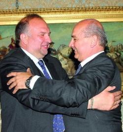 Trieste, elezioni del sindaco: due candidati impresentabili Trieste, elezioni del sindaco: due candidati impresentabili