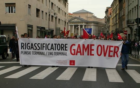 Manifestazione del Movimento Trieste Libera contro al rigassificatore di Gas Natural.